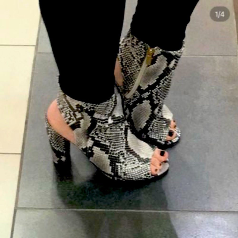 Bamboo Open Front Open Back Booties Size 7 - image 4